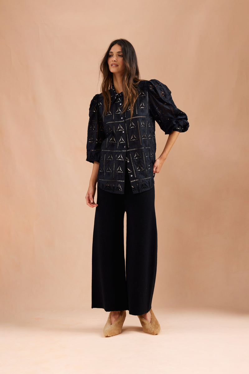 Bellbrae | Broderie Black