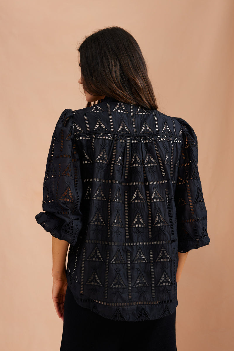 Bellbrae | Broderie Black