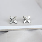 Floral Earring Mother of Pearl