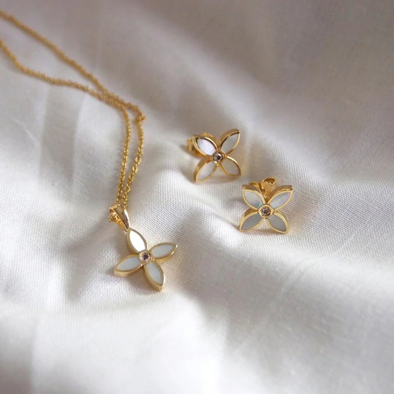 Floral Earring Mother of Pearl