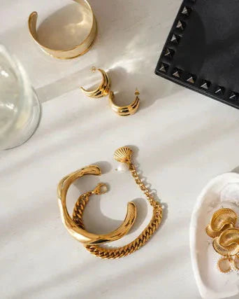 Ophelia Chain Gold Bracelet with Shell & Freshwater Pearl Charms
