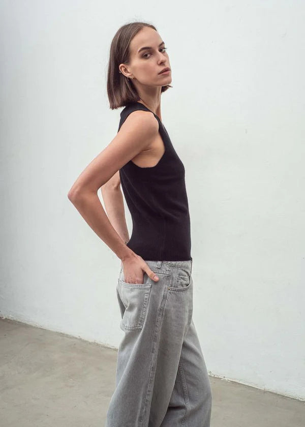 CASHMERE BLEND RIBBED VEST BLACK