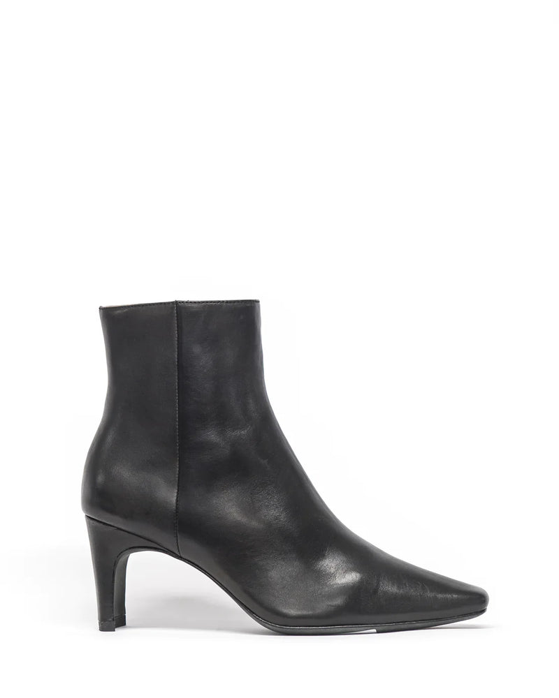 Zoe Kratzmann | Rouge Boot | Black Leather